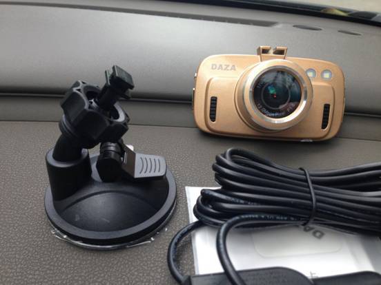 大智G320極清行車記錄儀真機裝車實拍