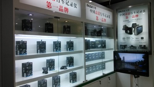 恒遠(yuǎn)恒創(chuàng)電子與四川金恒德國(guó)際汽配城聯(lián)合開(kāi)業(yè)，售大智行車記錄儀