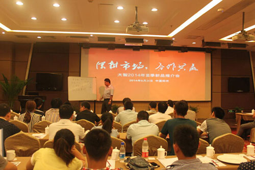 金屬一體機(jī)身,大智行車(chē)記錄儀新品G322曝光